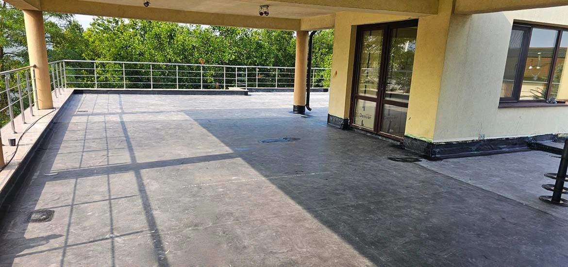 Montaj hidroizolație terasă circulabilă cu membrană EPDM – Otopeni, Ilfov