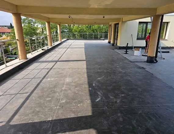 Montaj hidroizolație cu membrană EPDM pe terasă circulabilă în Otopeni, Ilfov