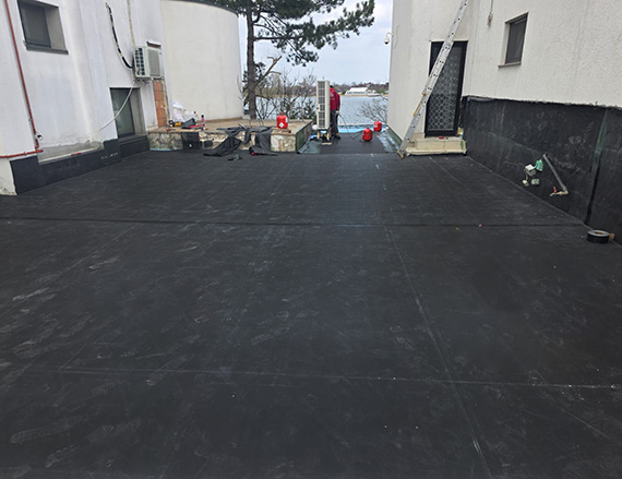Hidroizolație cu membrană EPDM terasă circulabilă în Buftea, Ilfov