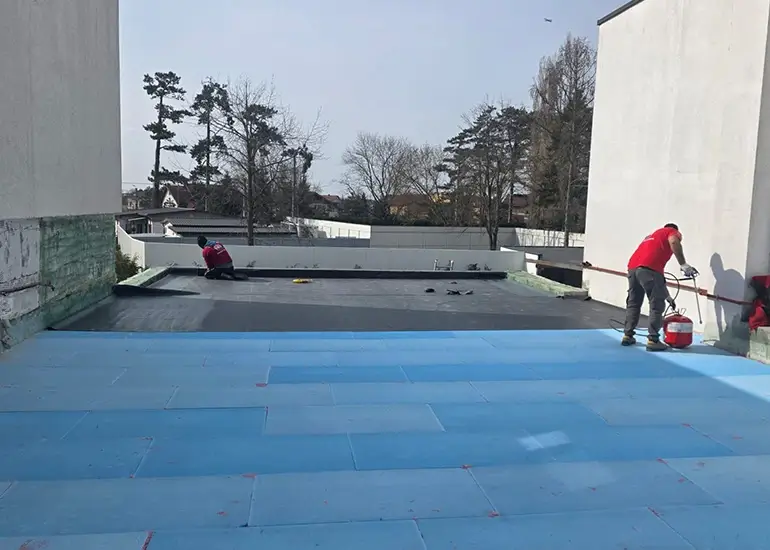 Terasă circulabilă hidroizolată cu membrană EPDM Firestone – Buftea, Ilfov