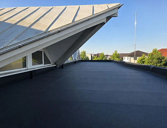 Hidroizolație cu membrană EPDM terasă necirculabilă Grădiniță în Titu, Dâmbovița